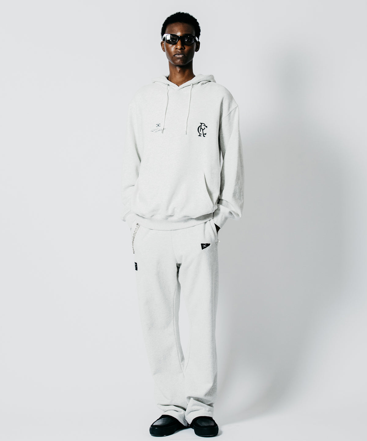DUAL-CHEST EMBROIDERED PULLOVER SWEAT HOODIE