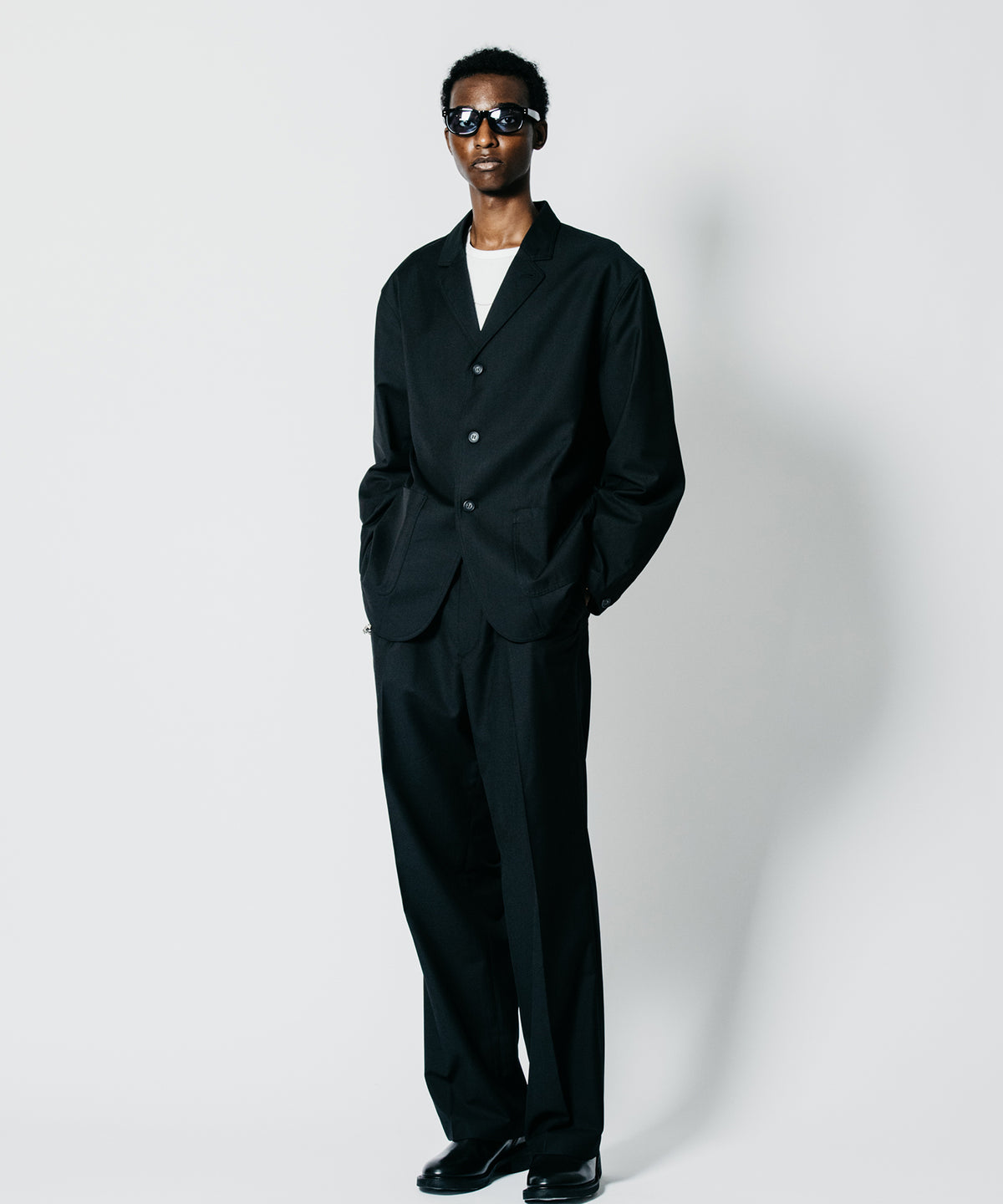 4-BUTTON TAILORED SUIT JACKET WITH 3-BUTTON LOOK