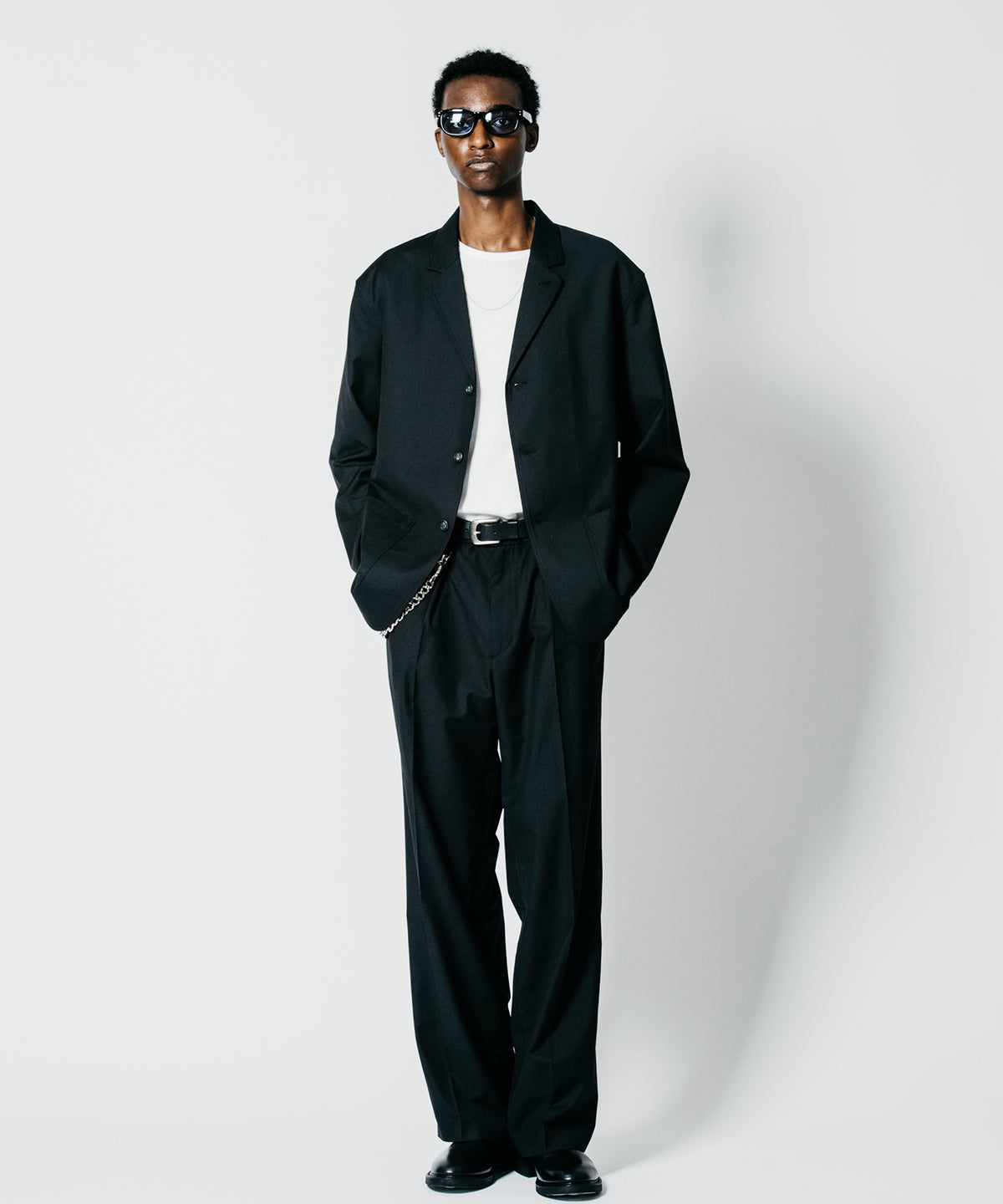 4-BUTTON TAILORED SUIT JACKET WITH 3-BUTTON LOOK