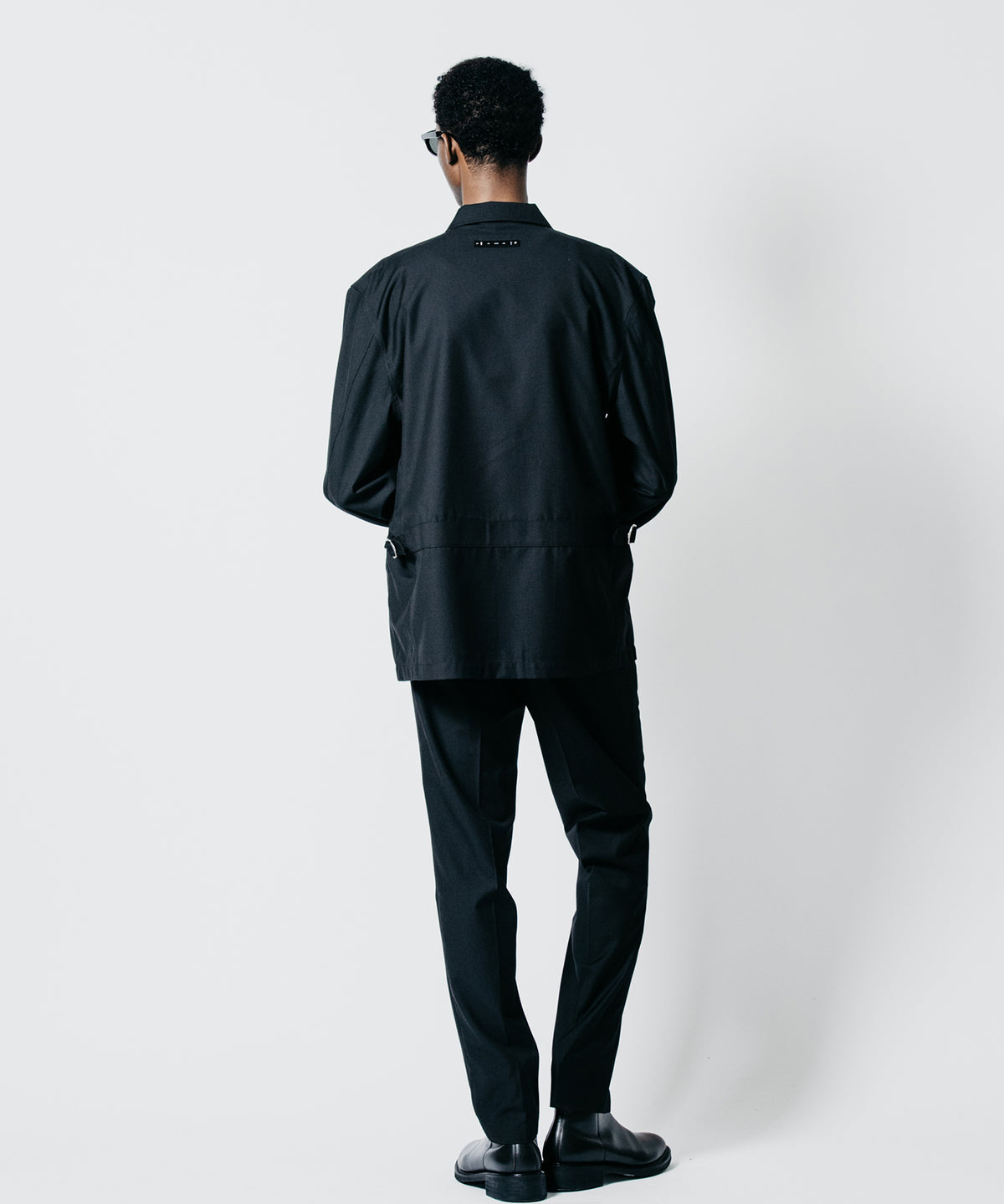 4-BUTTON TAILORED SUIT JACKET WITH 3-BUTTON LOOK
