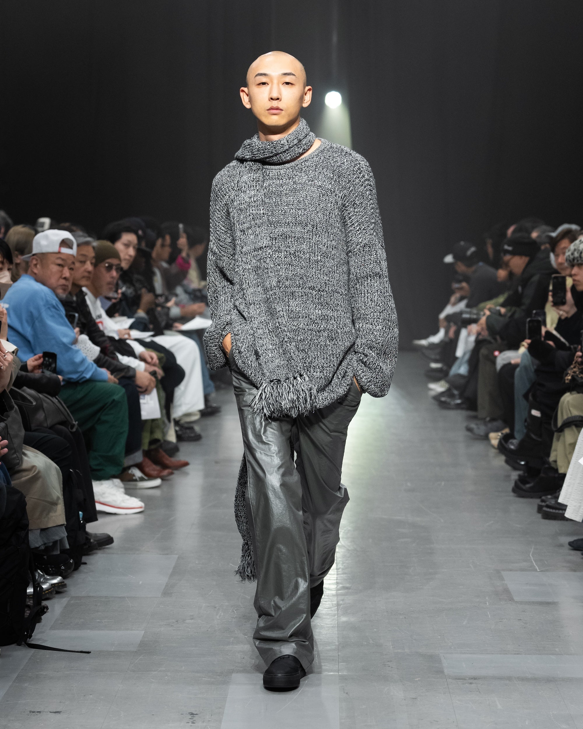 GLOSSY FLARE PANTS