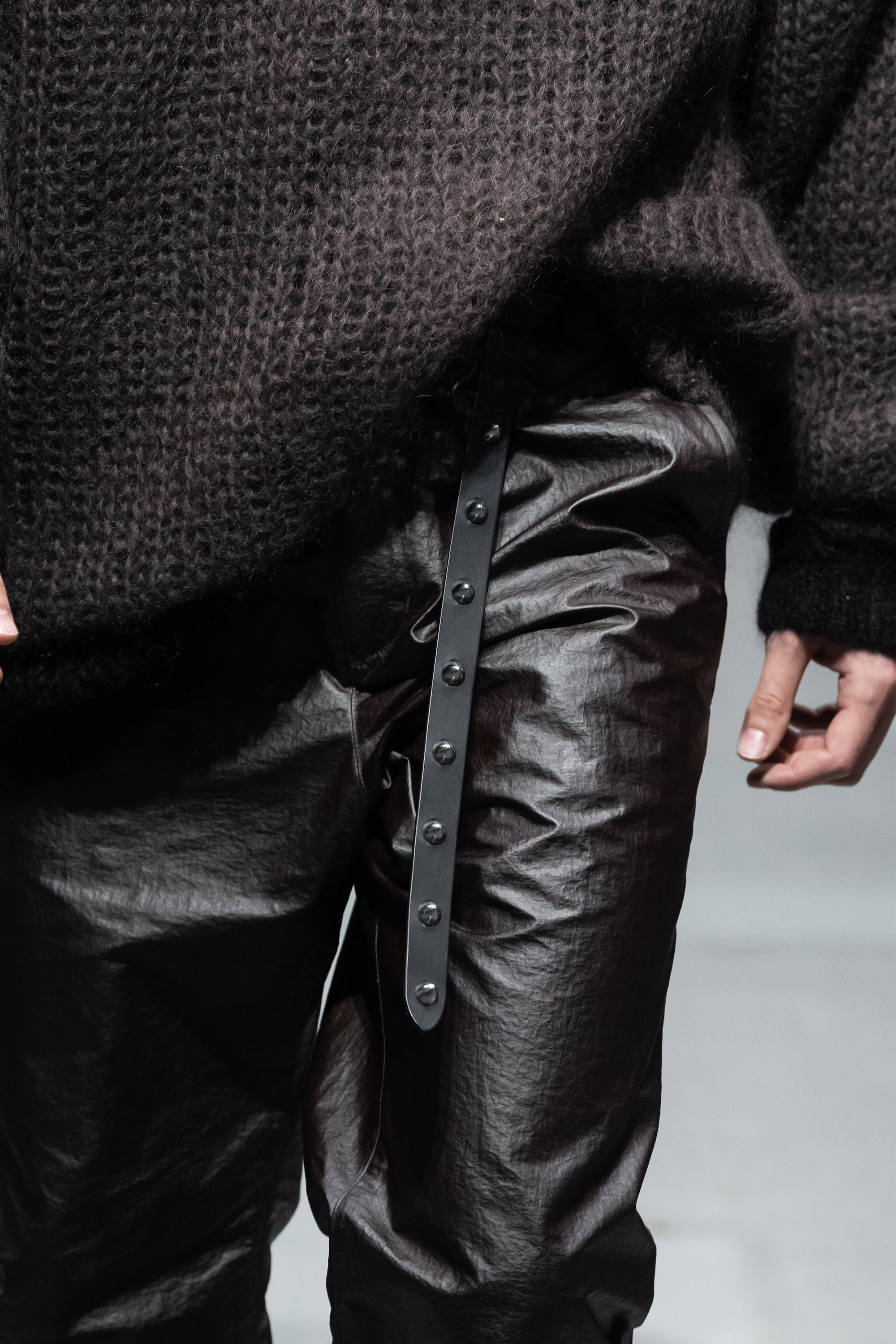 LONG LEATHER STUDS BELT