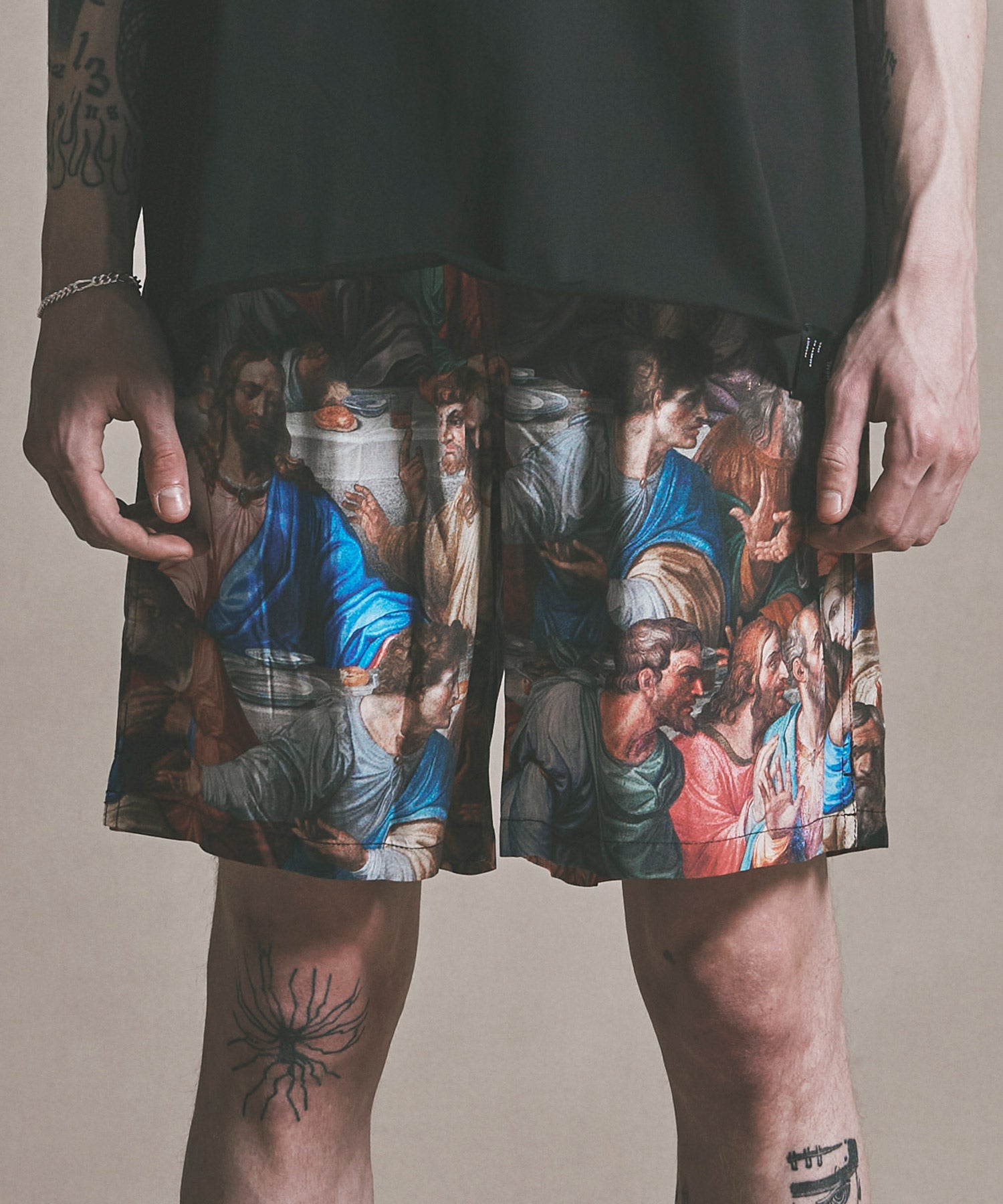 ART GRAPHIC SHORT PANTS