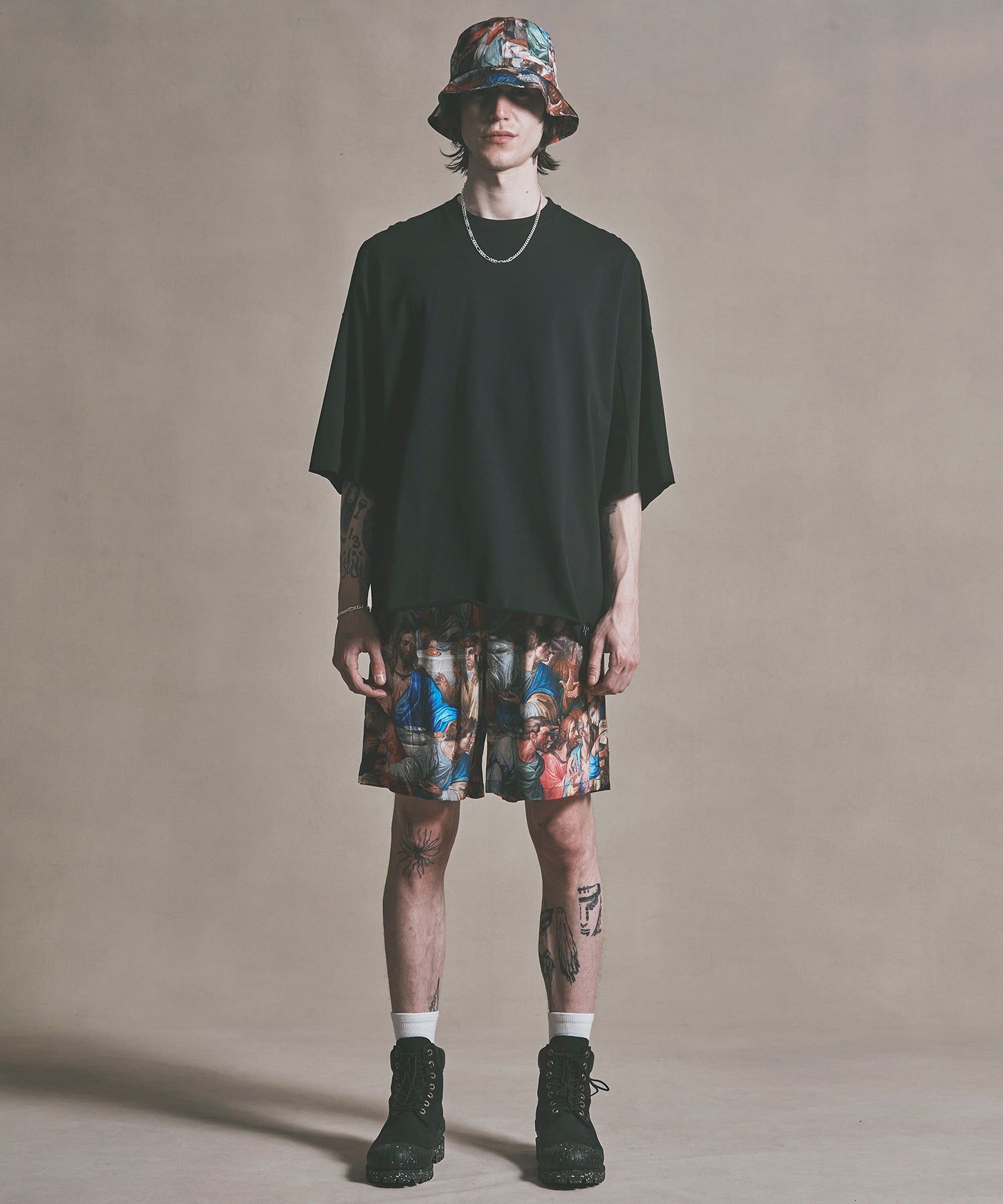 ART GRAPHIC SHORT PANTS