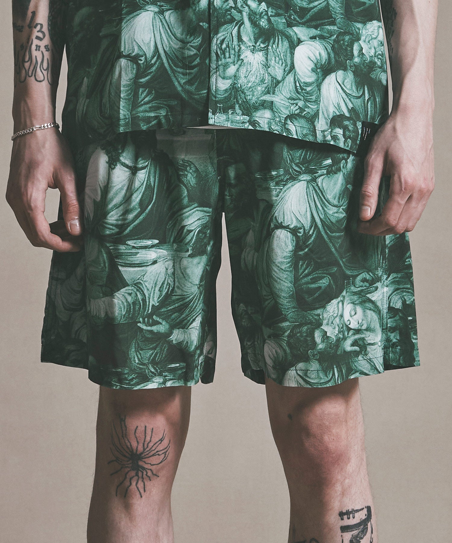 ART GRAPHIC SHORT PANTS