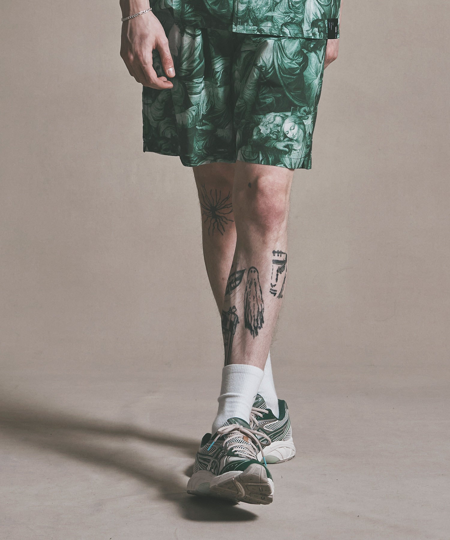 ART GRAPHIC SHORT PANTS