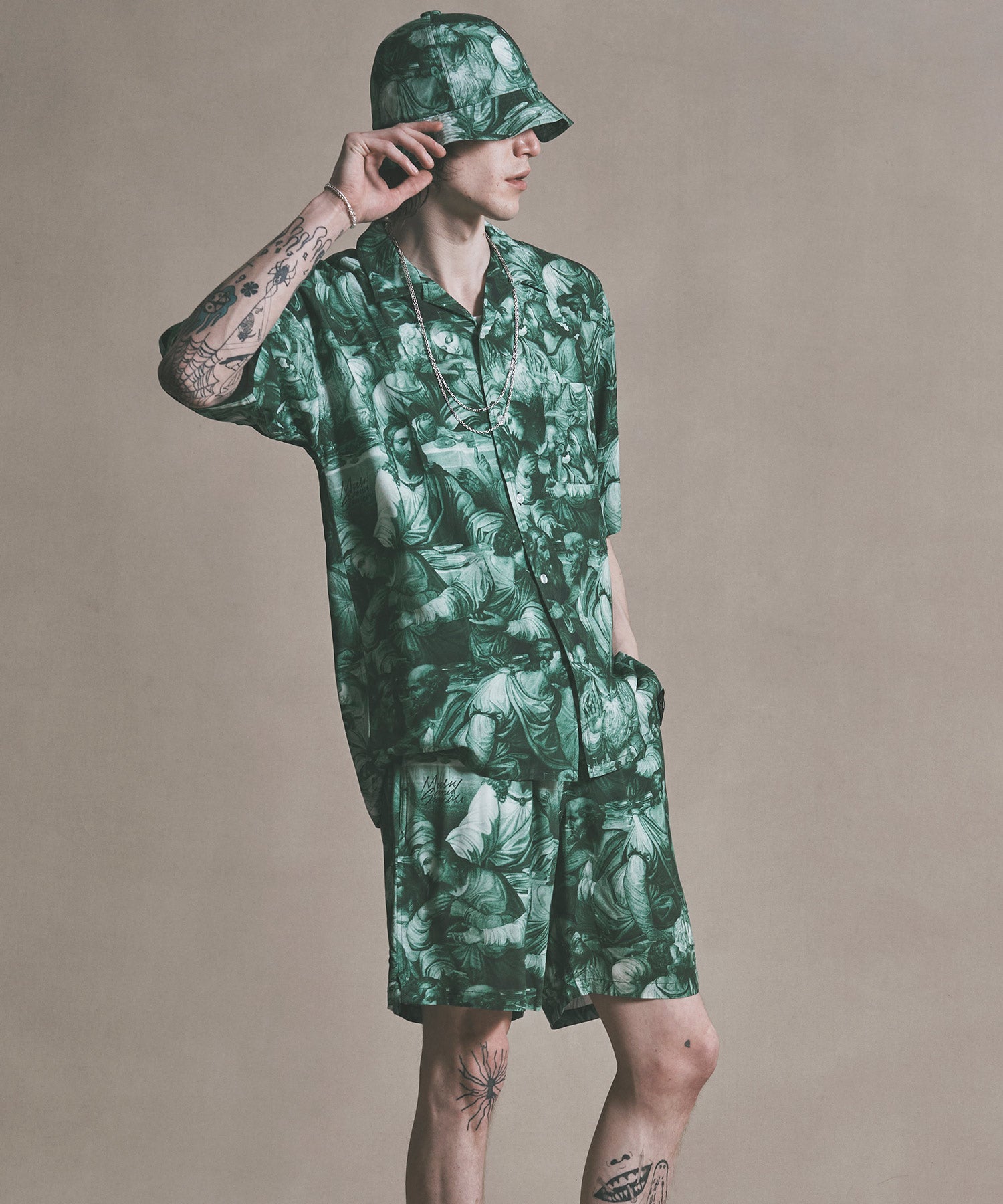 ART GRAPHIC SHORT PANTS