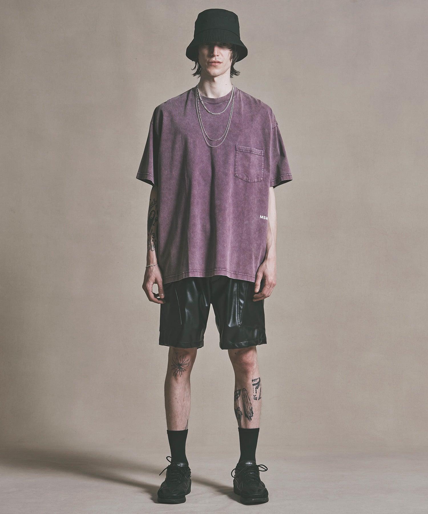 WIDE CARGO SHORTS FAKE LEATHER