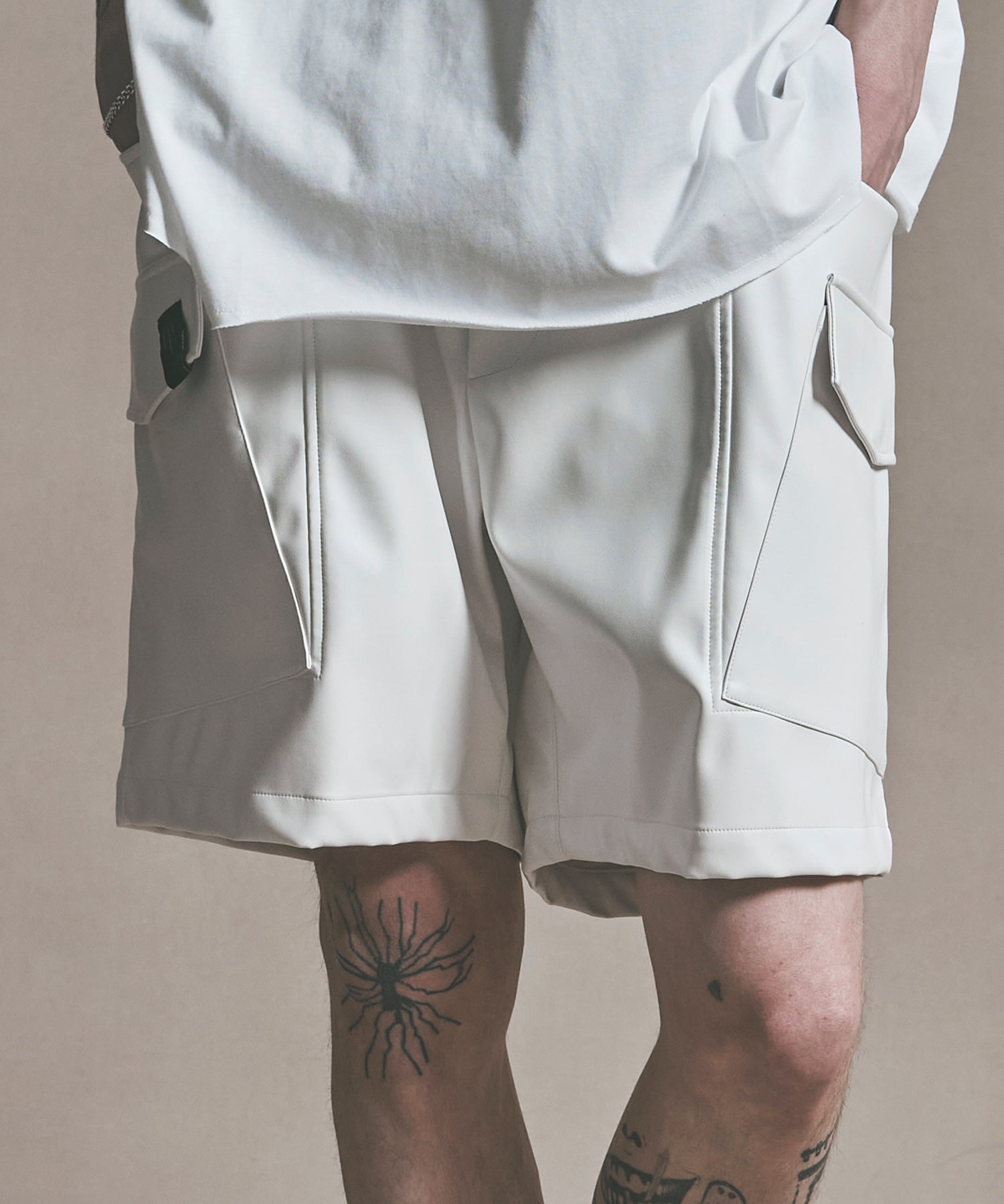 WIDE CARGO SHORTS FAKE LEATHER