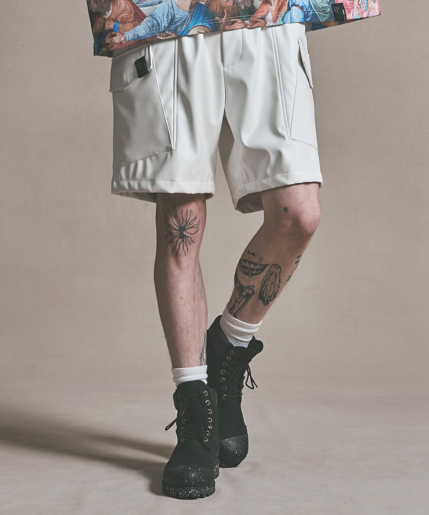 WIDE CARGO SHORTS FAKE LEATHER