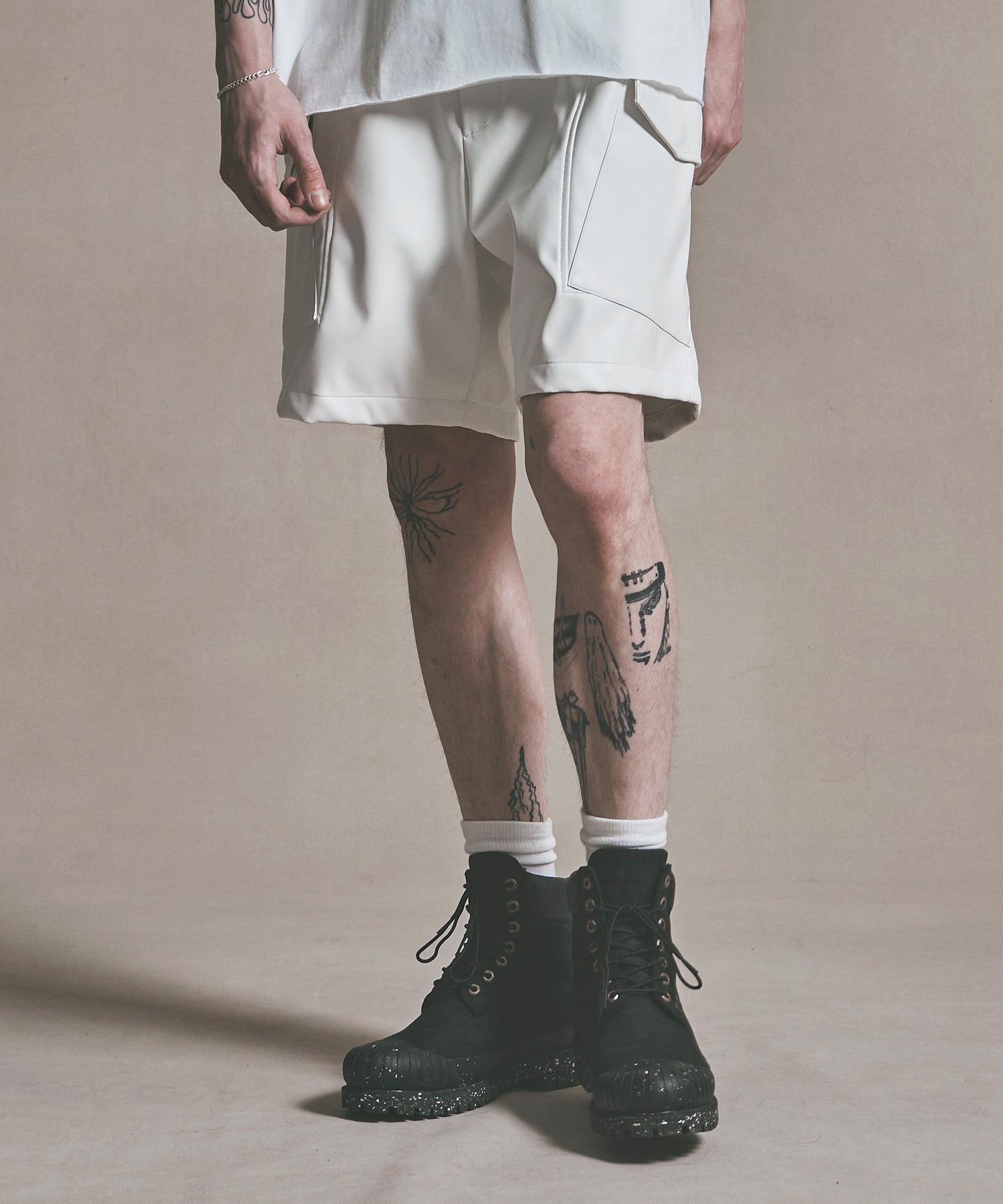 WIDE CARGO SHORTS FAKE LEATHER