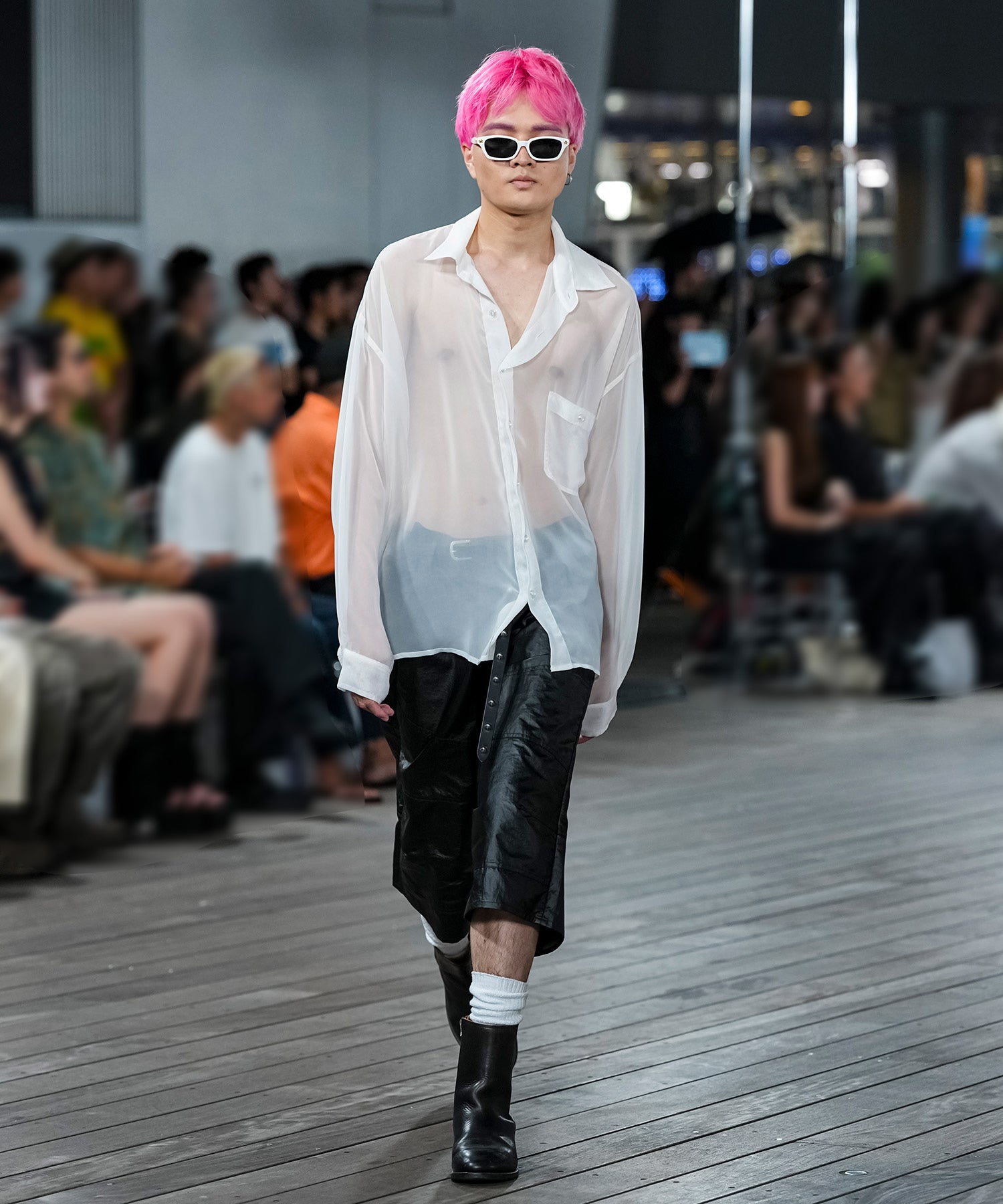 GLOSSY WIDE CROPPED PANTS