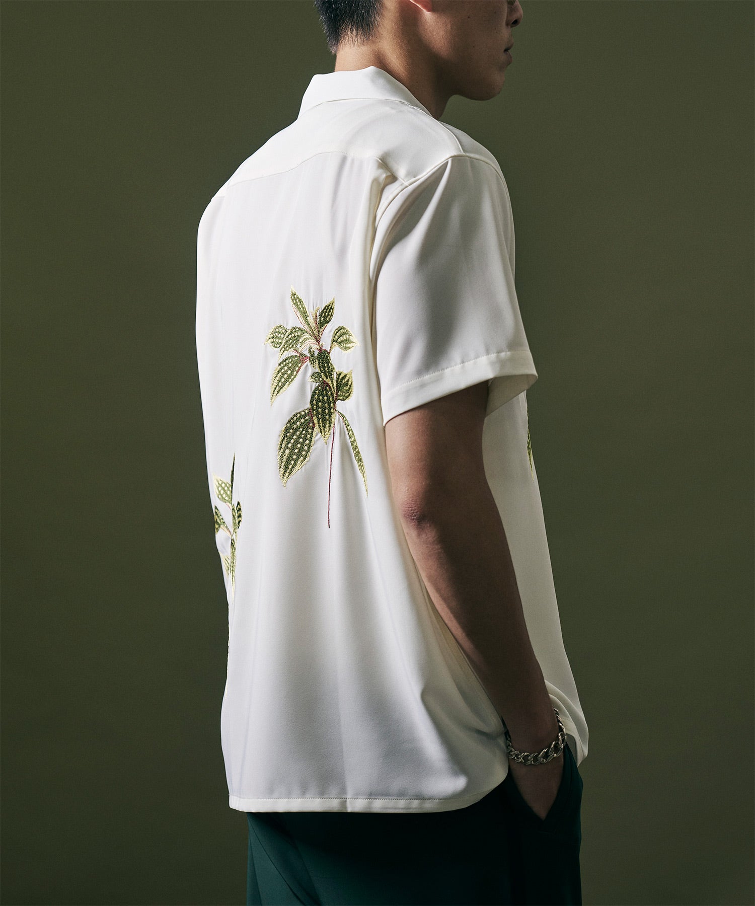 EMBROIDERY EASY CARE OPEN COLLAR SHORT SLEEVE SHIRT