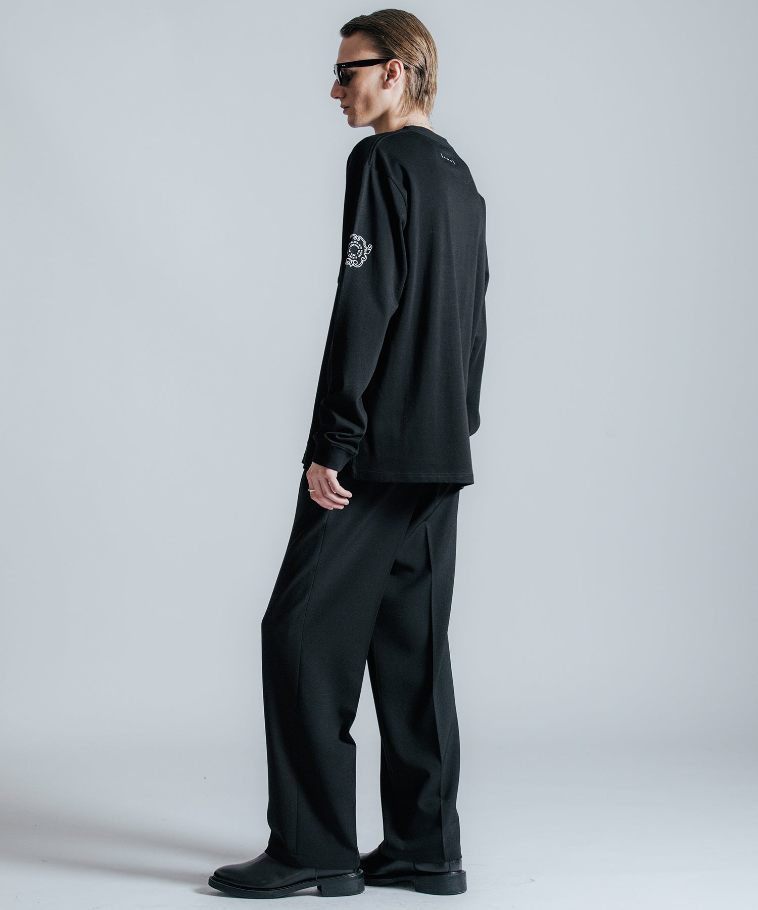 EMBLEM LOGO RIVET POCKET LONG T SHIRT