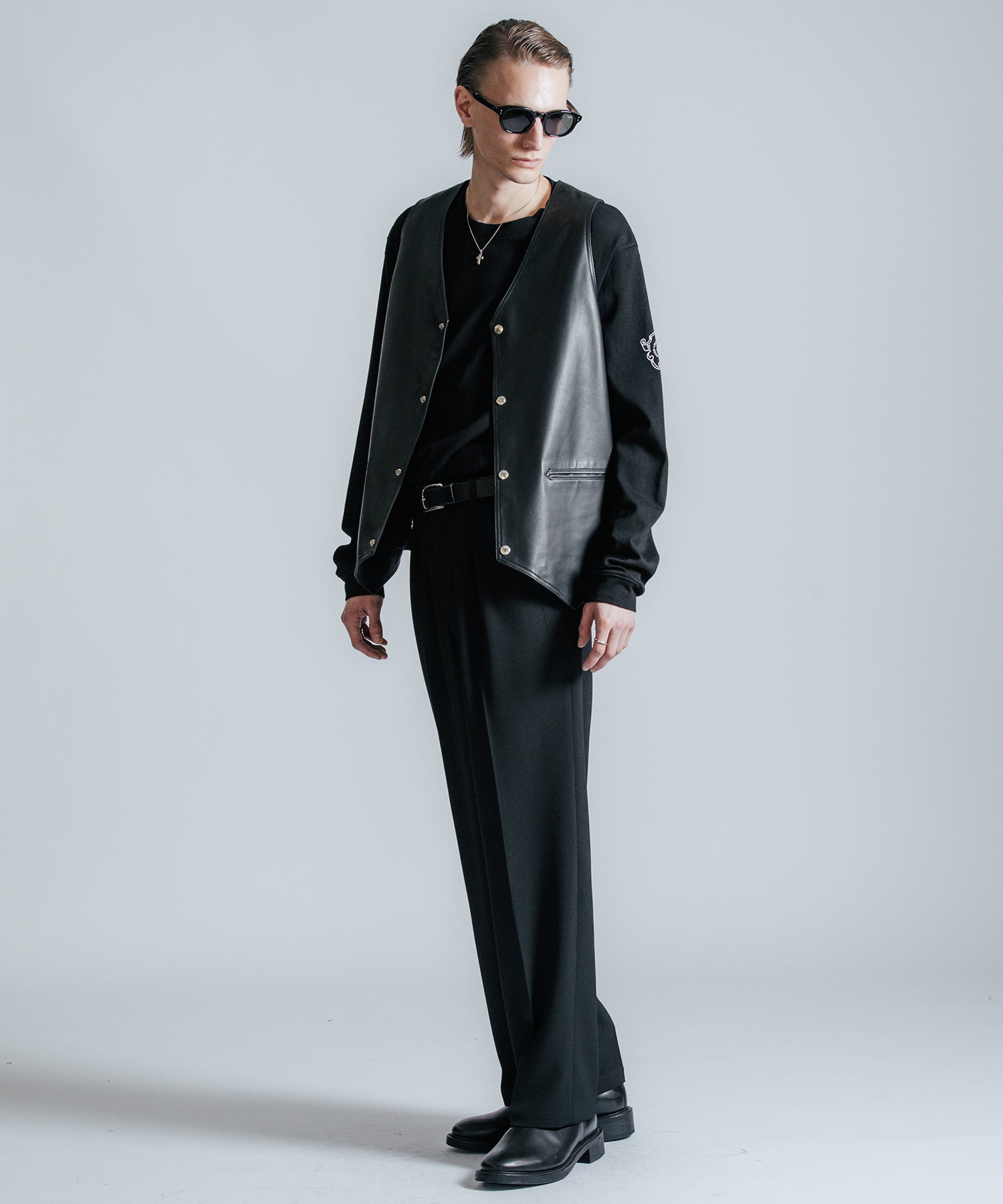 EMBLEM LOGO RIVET POCKET LONG T SHIRT