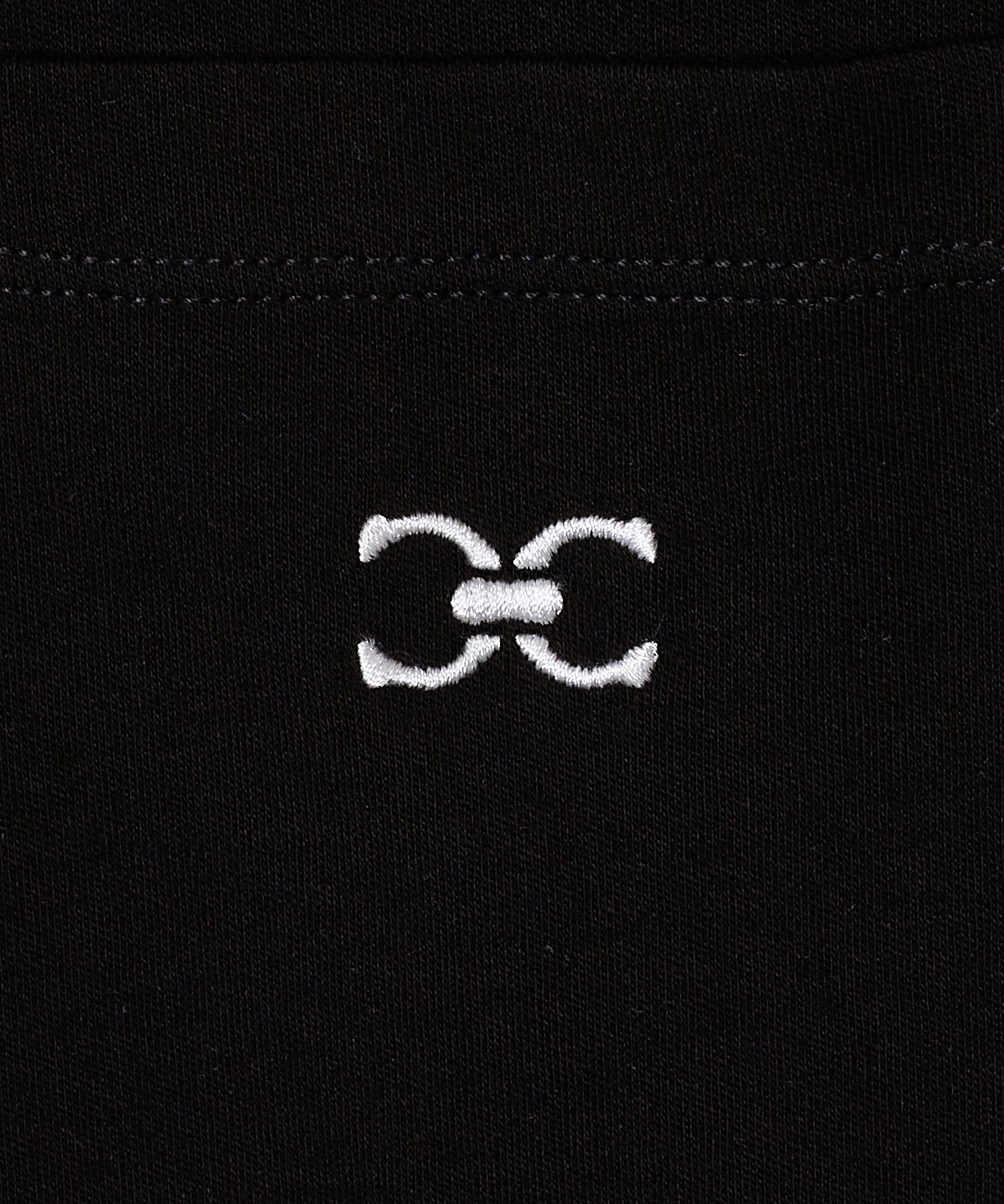 CHAIN-LINK “C” EMBROIDERY POCKET T-SHIRT