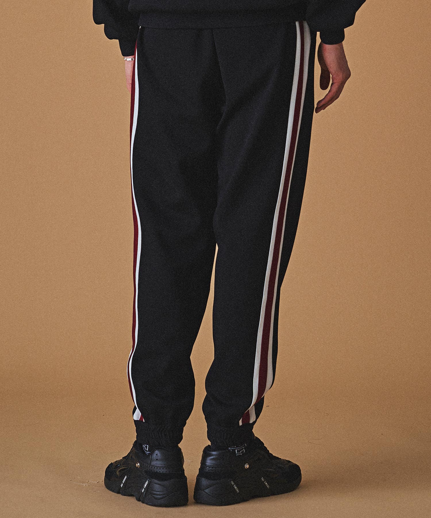 RELAX TRACK PANTS